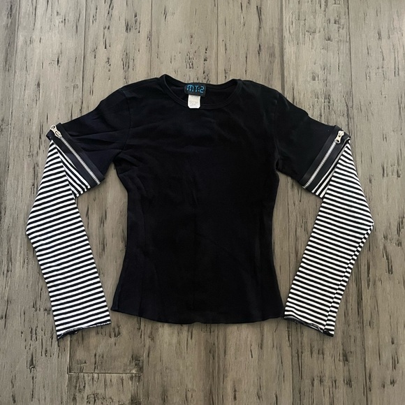 MT:2 Tops - RARE MT:2 Long Sleeve Top Black and White Size Small